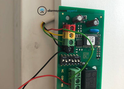 Professionele flitser, laag model + JB-111N - alarmsysteemexpert.nl